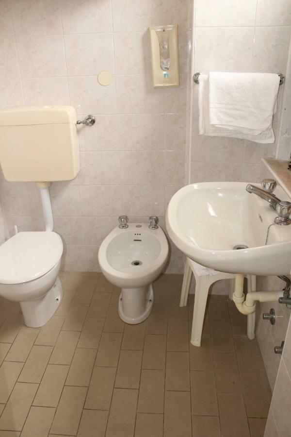 Hotel Caravel Sottomarina Bagian luar foto