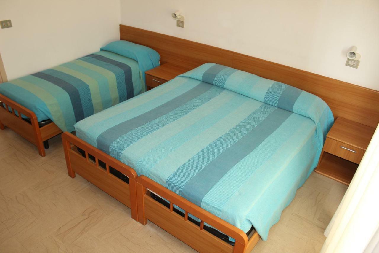 Hotel Caravel Sottomarina Bagian luar foto