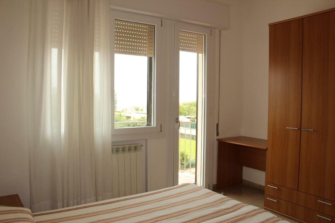 Hotel Caravel Sottomarina Bagian luar foto