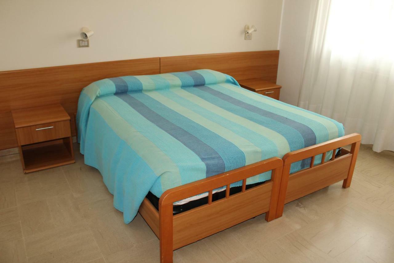Hotel Caravel Sottomarina Bagian luar foto