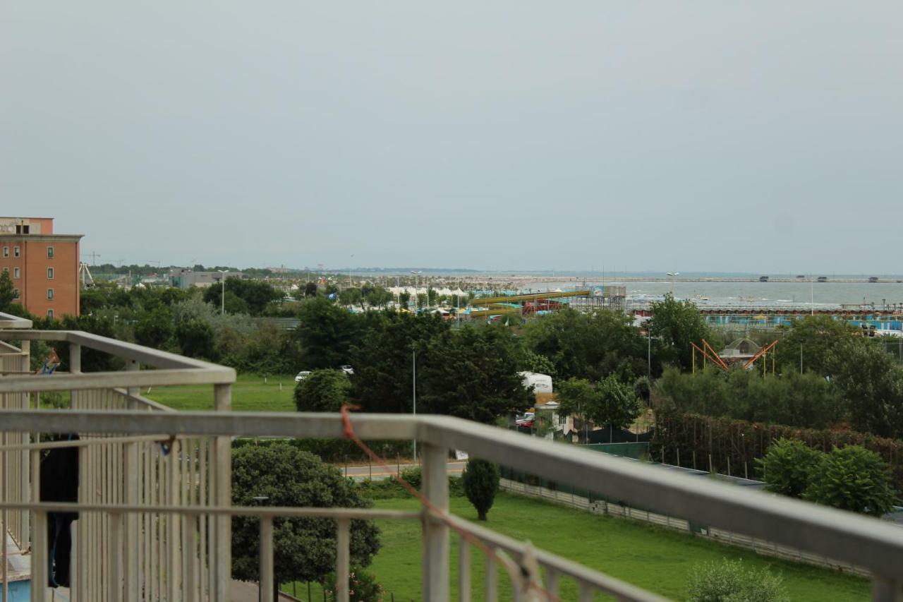 Hotel Caravel Sottomarina Bagian luar foto