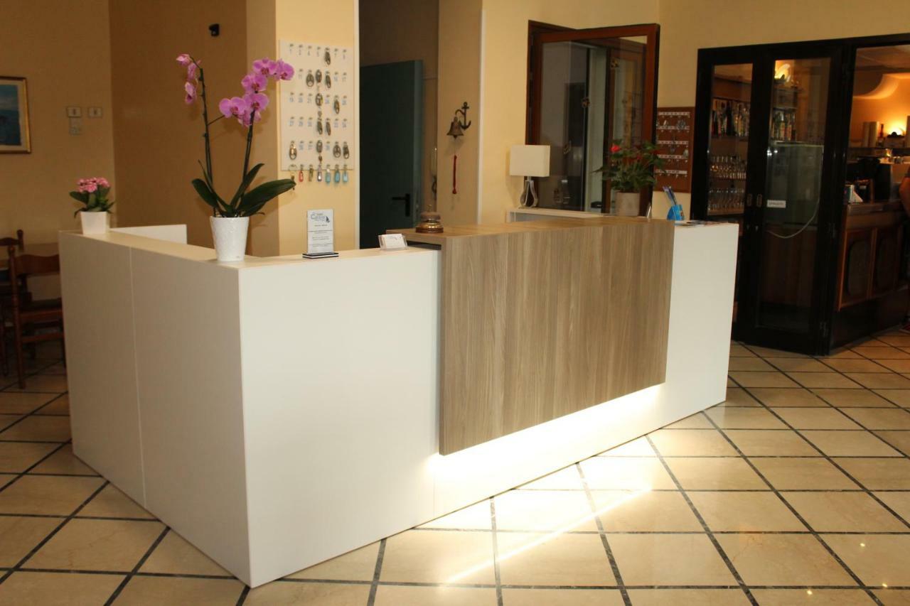 Hotel Caravel Sottomarina Bagian luar foto