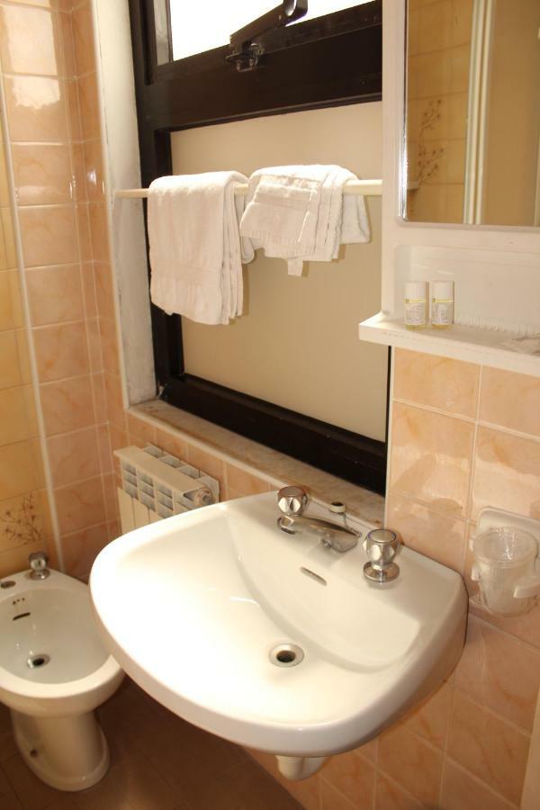 Hotel Caravel Sottomarina Bagian luar foto