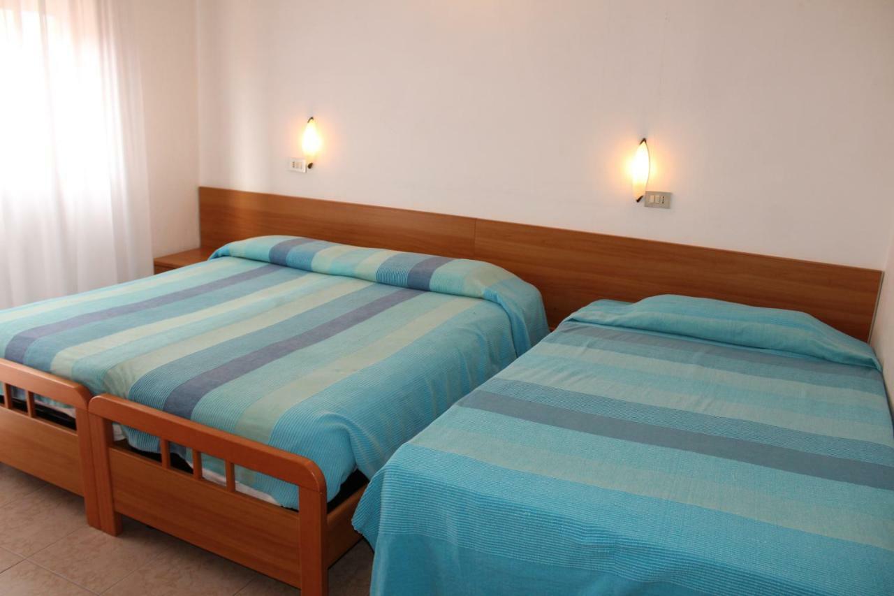 Hotel Caravel Sottomarina Bagian luar foto