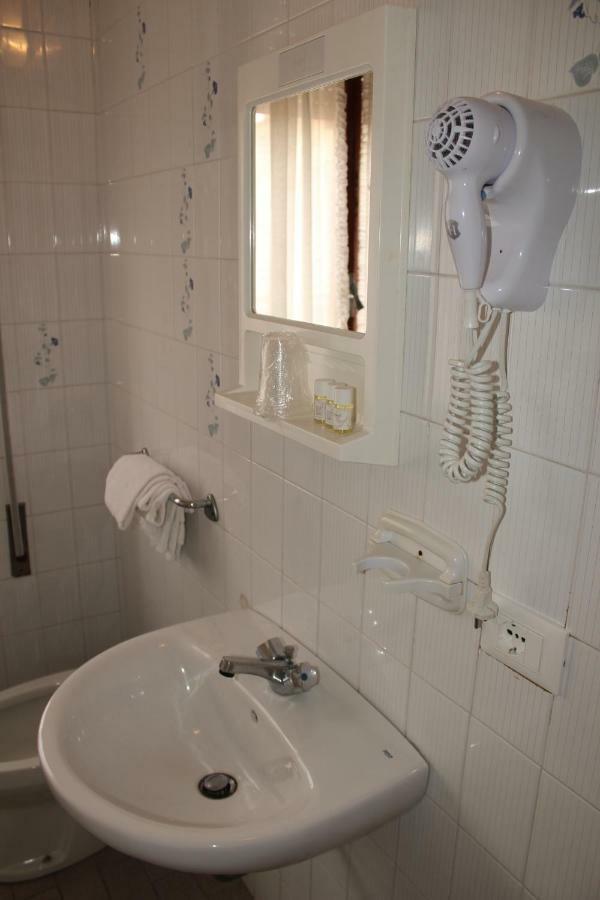 Hotel Caravel Sottomarina Bagian luar foto